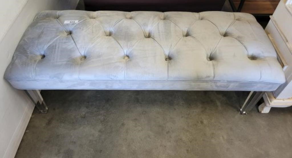 UPHOLSTERED TUFTED TOP BENCH