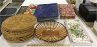 Lot of place mats/serving trays