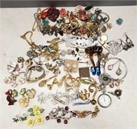 Group of vintage costume & fashion jewelry, etc.