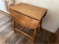 Small desk w two panel