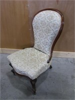 ANTIQUE VICTORIAN STYLE SPOONBACK SIDE CHAIR