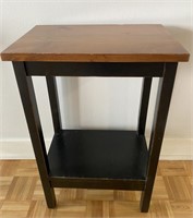 WOODEN END TABLE - NOTE CONDITION