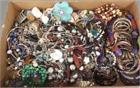 Group of fashion & costume jewelry