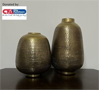 2 gold Vases