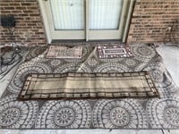 4 outdoor rugs & floormats