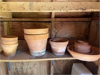 10 flower pots of various sizes