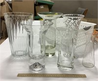 6 glass vases w/ plastic basket