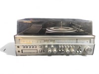 Powered on Soundesign Am-fm stereo receiver 8