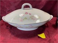 Beautiful German covered vegetable bowl 12“ x 6“