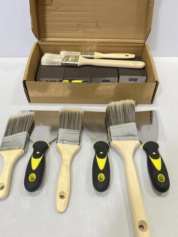 Putty knife, sanders, and paint brush set