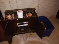 Early magnavox stereo in cabinet tins tote