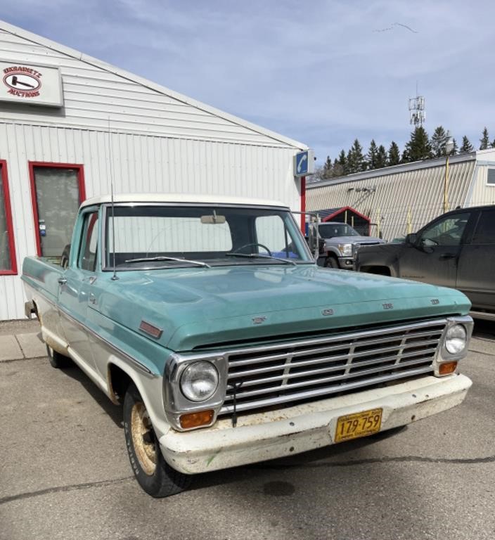 1967 Ford F-100 Camper Special named "Marget"