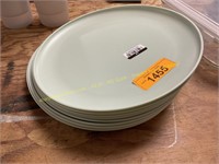 8ct.Unknown brand plastic dinner plates
