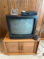 TV Cabinet & TV w/Accessories