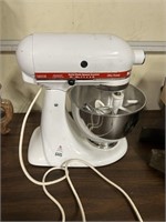 Kitchen Aid Mixer with Attachments