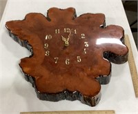 Wood clock-battery operated