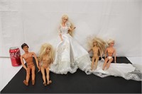 5 Barbie Dolls & Vintage Style Wedding Dress