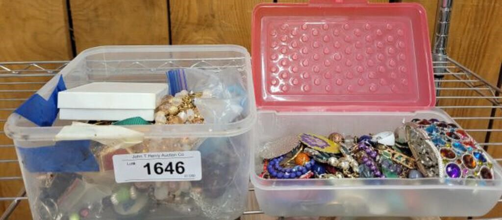 GROUP OF ASSORTED JEWELRY AND PARTS