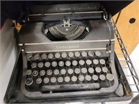 UNDERWOOD TYPEWRITER