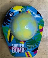 DA BOMB Bath Surfer Bath Bomb  Oce an Mist  7oz