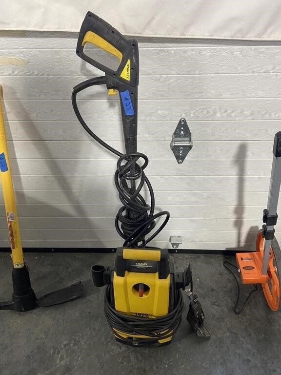 Working Stanley 1600PSI Electric Pressure Washer