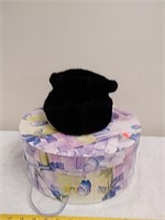 Fur hat with round hat box
