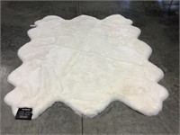 Mon Chateau 5 x 6 Luxe Faux Fur Rug , Ivory