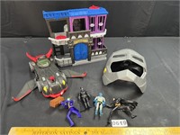 Batman Voice Changing Mask, Building, Car, Figures