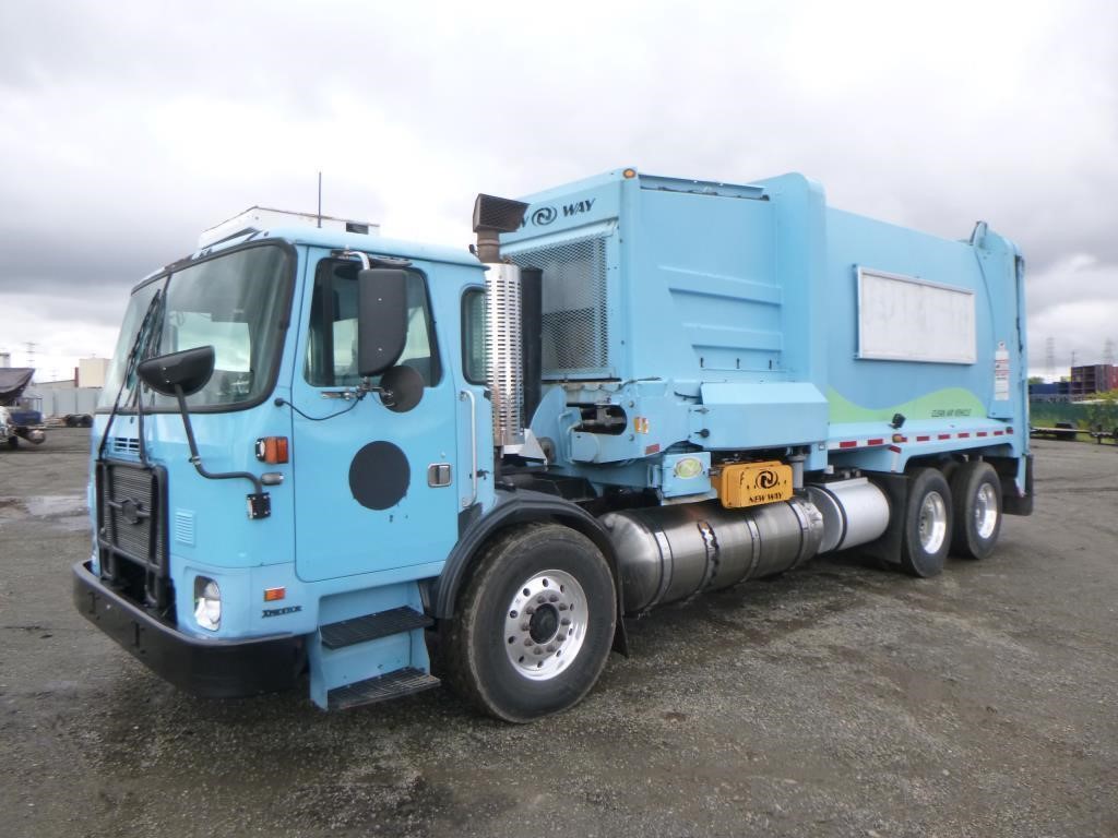 2013 AutoCar Xpeditor T/A Garbage Truck