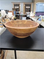 Wooden bowl w/handles