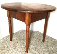 Early American Pine Round Kitchen Table