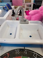 Plastic toy sink