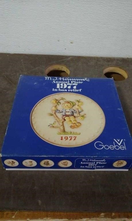 Goebel Hummel Plate in Box