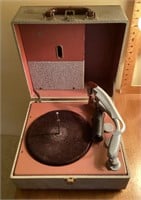 Vintage V-M Tri-O-Matic portable record player