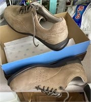 NEW Aravon shoes Size 8 2E