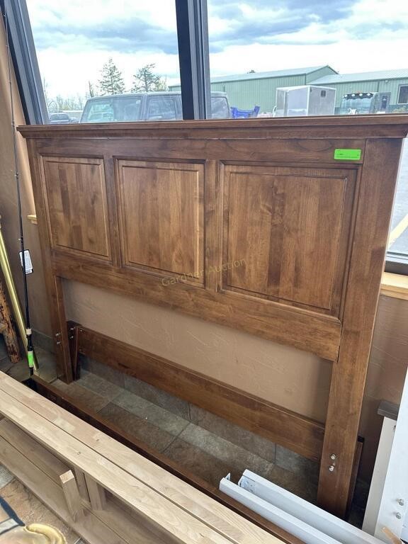 Gil's Furniture, Raised Panel Bed (Queen)