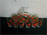 Vintage juice jar with 12 small juice glasses