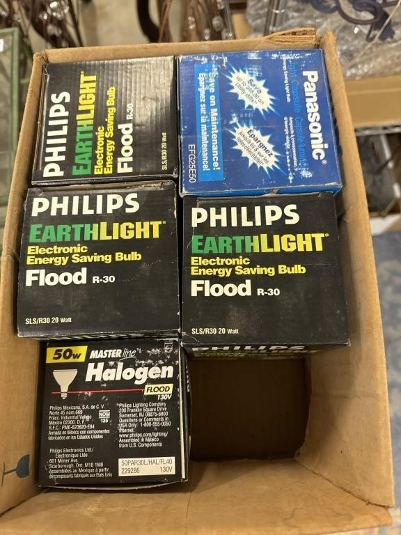 Boxed lot of 5 flood lights