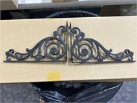 Set of 4 of cast iron brackets