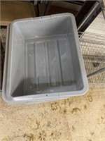 6 RUBBERMAID commercial  21” by 17” plastic totes
