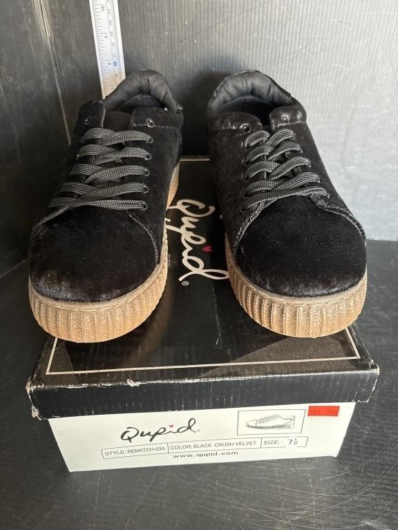 Black crush velvet shoes - sz 7 1/2