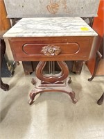Victorian marble top stand 19“ x 15“ and 28
