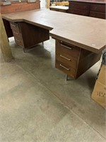 Wonderful executive desk. 84“ x 42“ and 30 inches