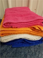 4 new multi-colored towels