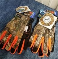 Two new packs of gloves size large