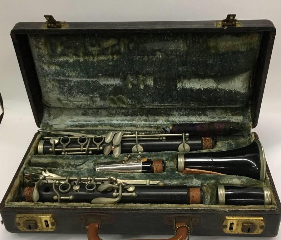 Bomar New York Clarinet In Case