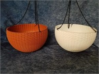 Two new hanging planter pots 6X 10.5 in