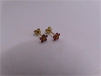14kt Gold tiny Pink Flower Earrings Studs 0.35g