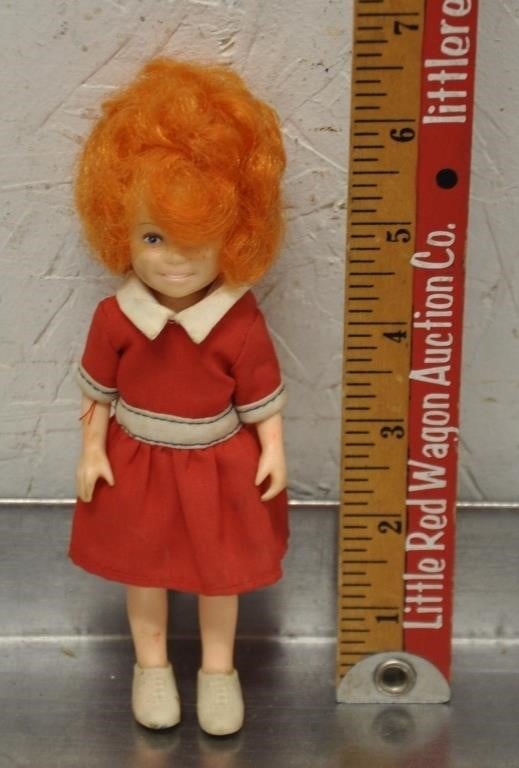 1982 Kickerbocker Toys "Annie" doll