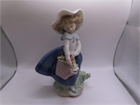 LLADRO #5222 Girl w/ Hat & Flowers 7" Figurine